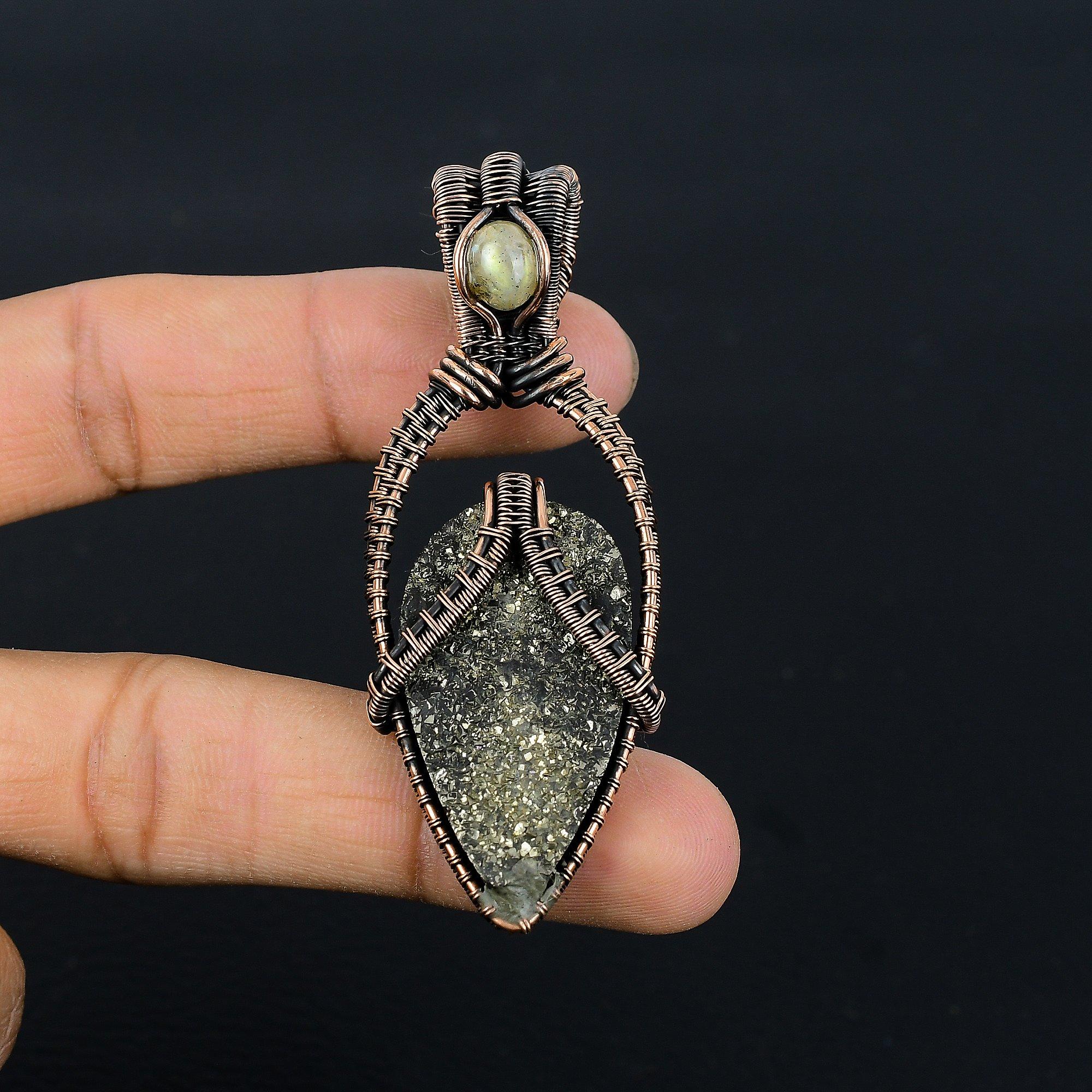 

Титановый кулон с друзой, ювелирное изделие из драгоценного камня, обернутое медной проволокой 999 пробы, кулон ручной работы, на День матери 2.55 Inches