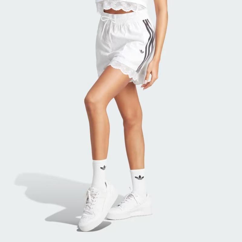adidas Szorty Originals Trefoil z koronkowym wykończeniem 3 paski Damskie Szorty Białe IL2420