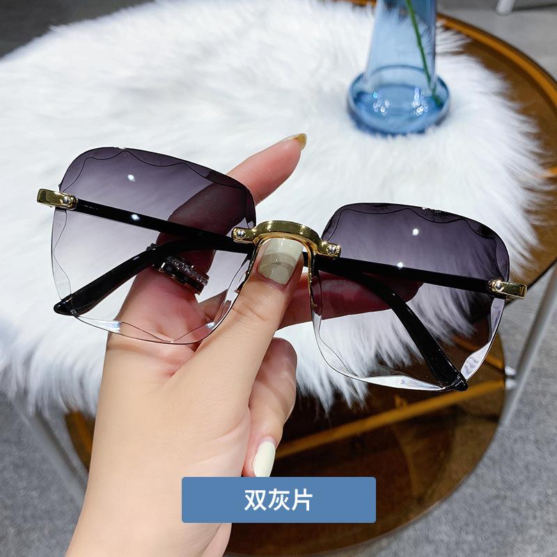 

Fashion Frameless Celebrities Sunglasses Gradient Lenses Sun Glasses Ladies Summer Outdoor Travel Beach Shades Sunglasses UV400 сірий