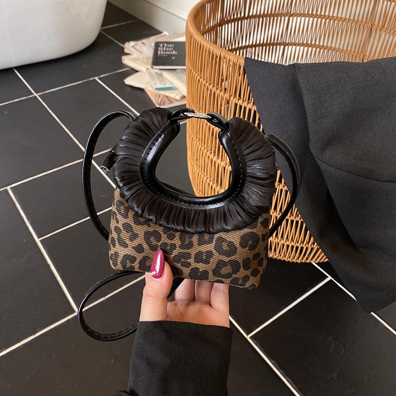 

Girls Leopard Print Lace Crossbody Bag - New Korean Retro Style for Autumn/Winter 2025