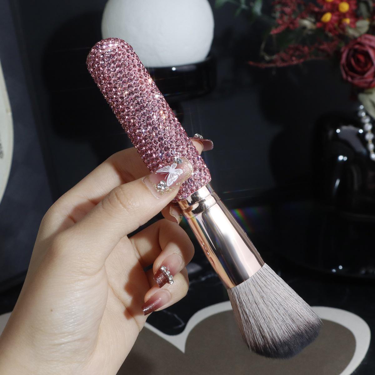 

Luxury Diamond-Studded Contour Brush: Soft High-End Shadow & Concealer Brush