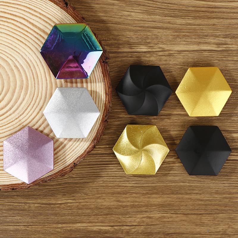 

Flipo Flip Fidget Toys Вращающиеся кинетические сплавные настольные игрушки для взрослых Офисные спиннеры для офиса Антистрессовые игрушки для детей белый