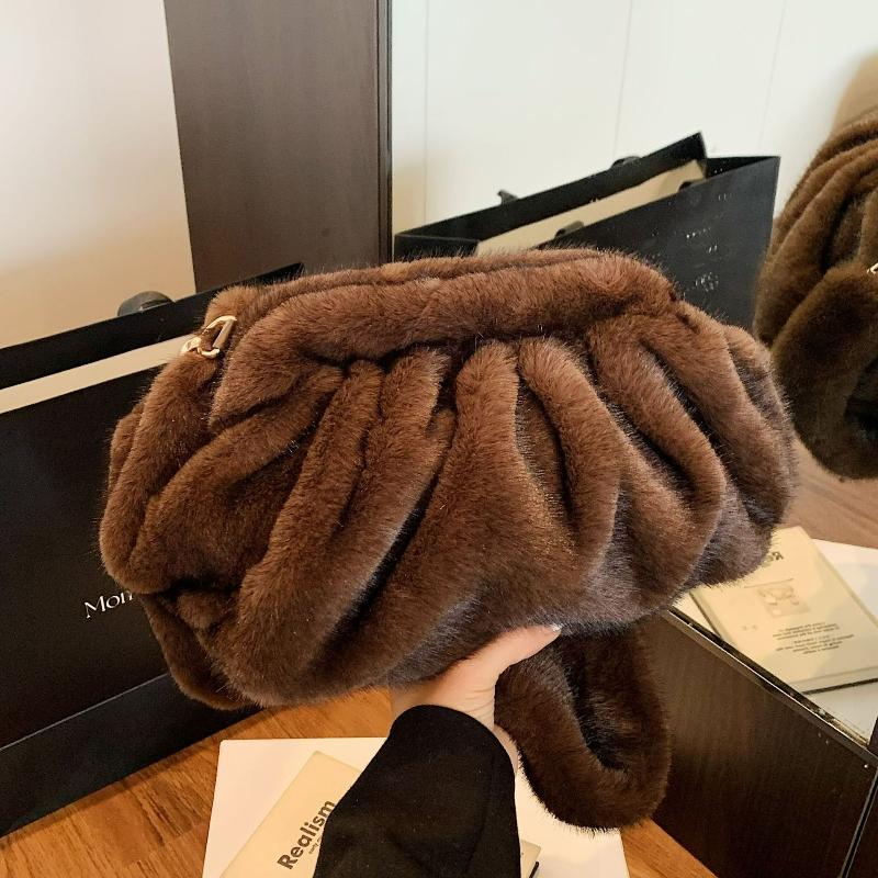 New Womens Commuting Simplified Shoulder Bag Fluffy Cloud Textured Casual Coach Bag Vintage Furry Handle Bag for Autumn Winter