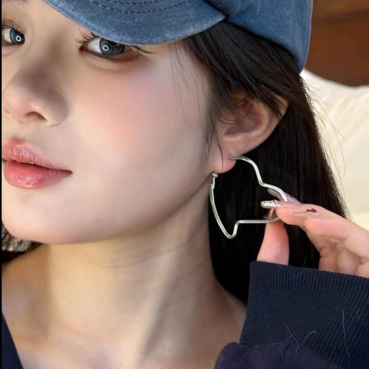 Irregular Silver Love Earrings Are Trendy, Cold Wind Stud Earrings, Ear Buckles, Exaggerated Temperament Earrings.