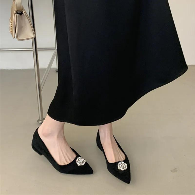 Luxury Crystal Flower Decoration Muels Shoes Women Sexy Pointed Toe Square Low Heel Women Pumps Red Suede Elegant Cozy Flat Shoe
