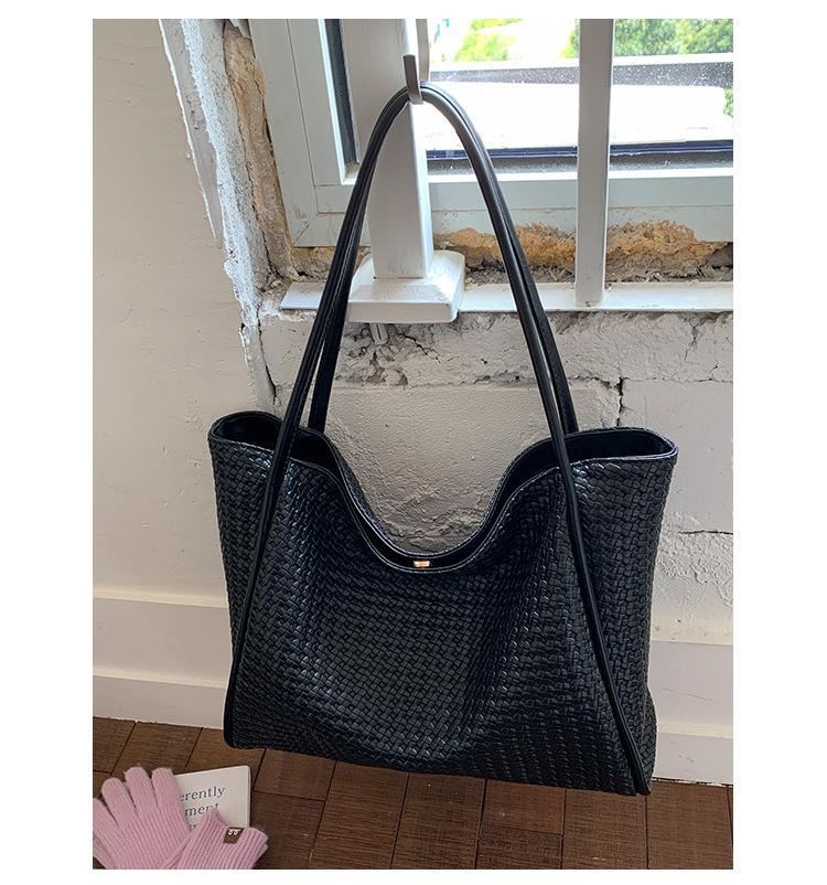 2025 Fashion Popular Casual Commuter Tote Bag Weaving Niche Design Shoulder Bag Retro Casual Armpit Big Bag