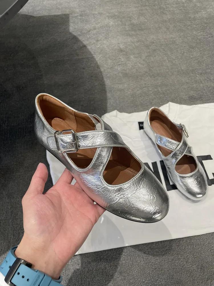 

Fashion Cross belt buckle shoes for women with shallow round toe and comfortable lazy flat shoes 40