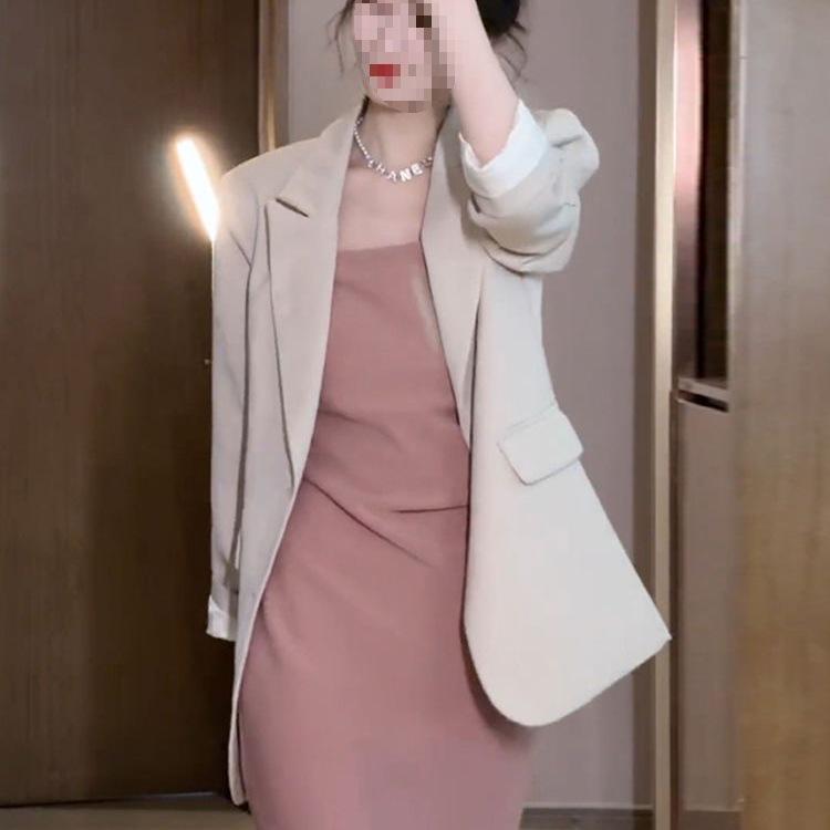 Set chic din două piese pentru socialite toamna: Set Jachetă de Costum și Rochie cu Bretele
