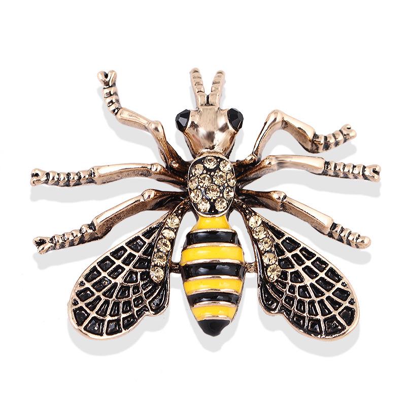 Retro European-American Large Bee Brooch - Fashionable Versatile Lapel Pin