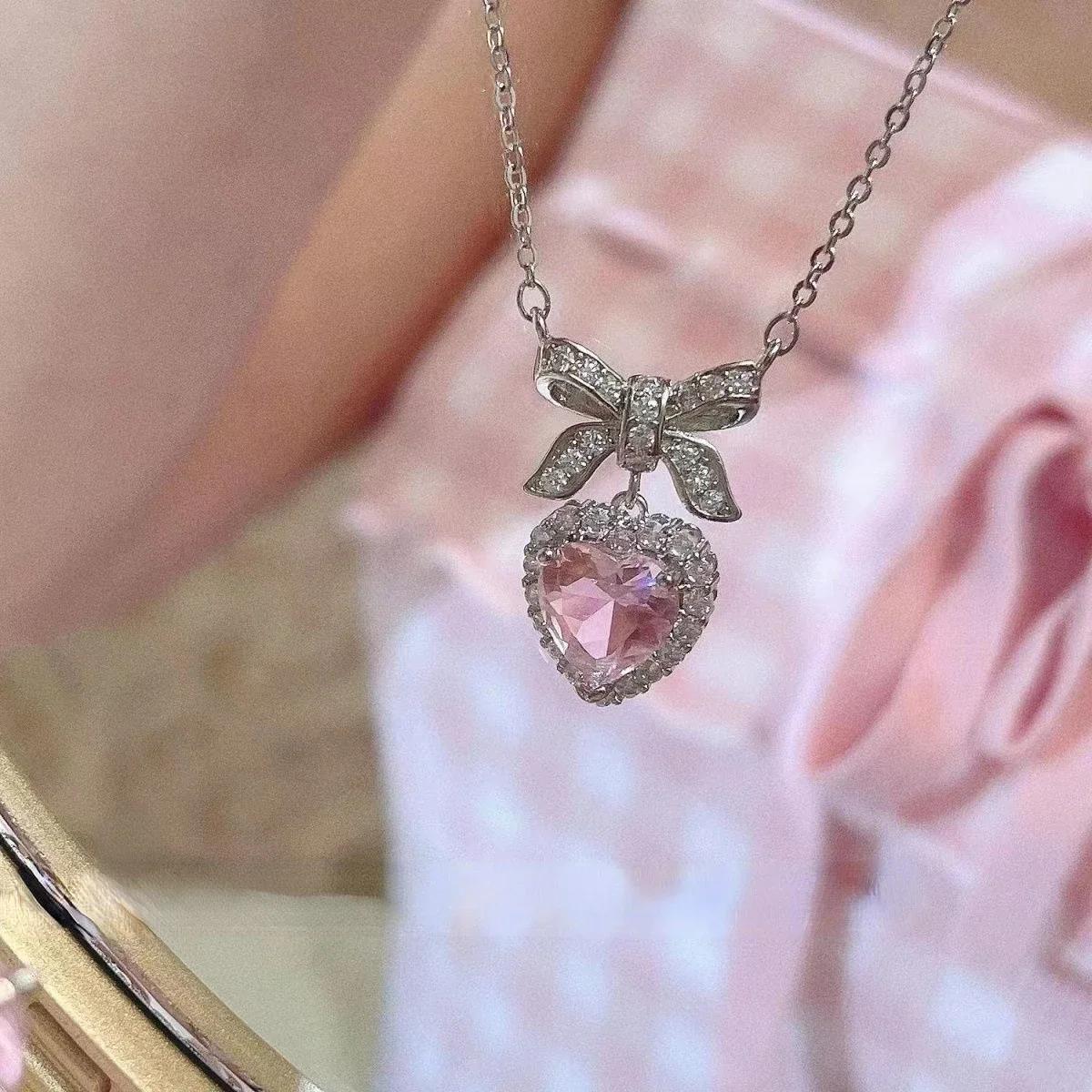 

Crystal Zircon Bow Knot Heart Pendant Necklaces Pink Heart Ladies Girls Fashion Elegant Clavicle Chain Women Jewelry розовый