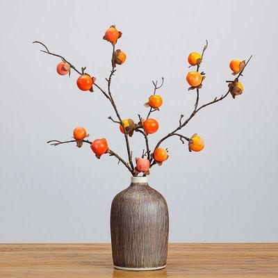 Künstlicher Kaki-Zweig mit roten Früchten für dekorative Blumenarrangements und Ausstellungen