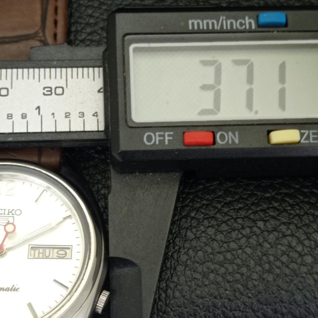 Seiko 5 AUTOMATIC VINTAGE JAPAN 7019A MENS SILVER COLOR DIAL WATCH A700595-5 R203-a700595