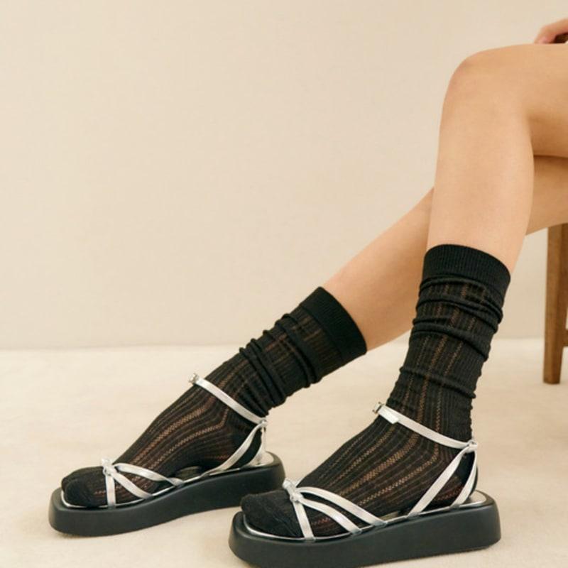 

MARUN5 [1+1] Набор из 2 пар гольф до колена с щедрым прозрачным узором губ 1 white + 1 black