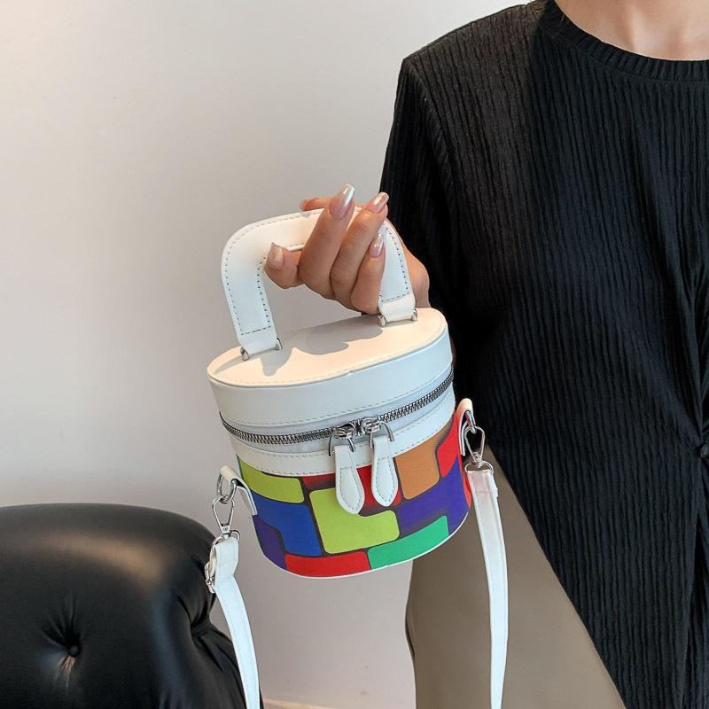 

Модная сумка-ведро с геометрическим узором контрастного цвета 2024 года, новая универсальная сумка через плечо, простая персонализированная женская сумка белый