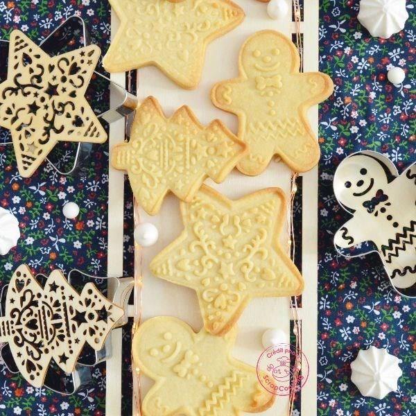 Coffret de 3 découpoirs et embosseurs bois - scrapcooking - noël (bonhomme de pain d'épice, sapin et étoile)