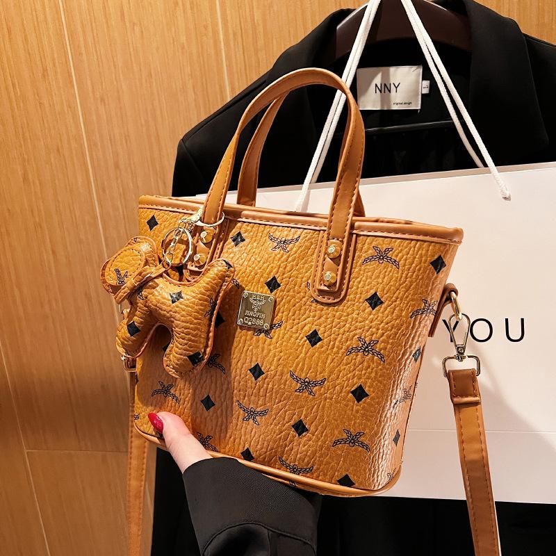 

Новая сумка женская высококлассная сумка-корзина для овощей портативная через плечо женская студенческая универсальная сумка-ведро сумка на плечо 25cm21cm18cm жёлтый