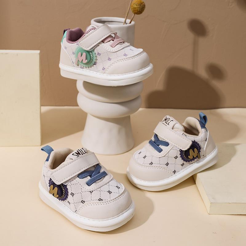 Children's Lightweight Toddler Shoes with Soft Soles and Light-up Leather Sneakers Non-slip Shoes