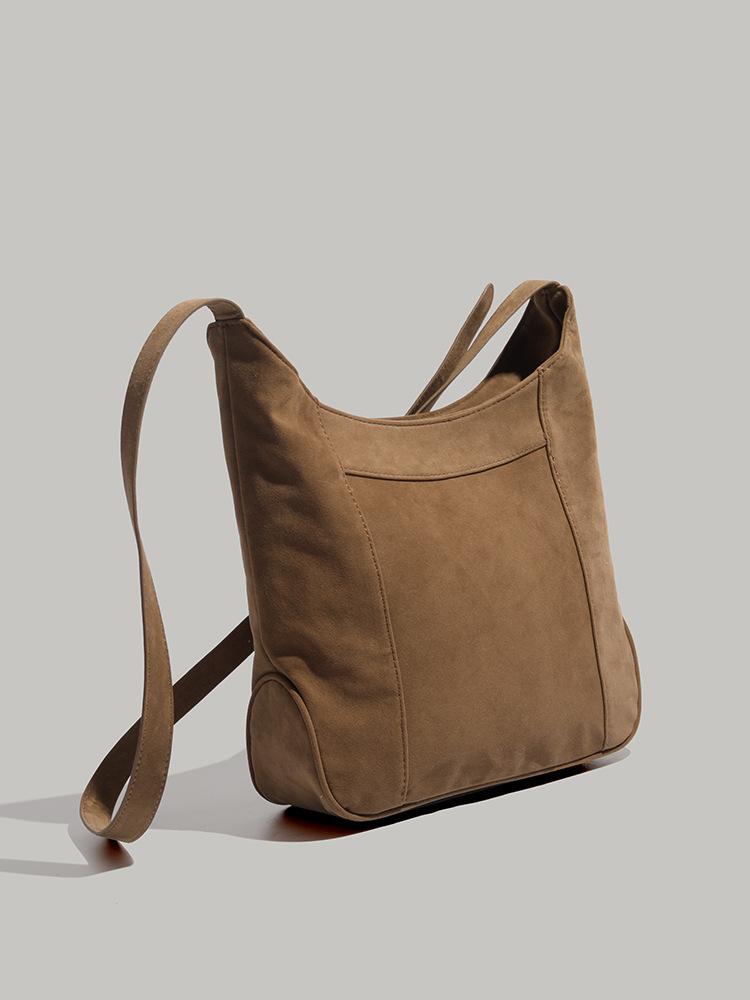 

Niche premium feeling suede brown tote bag 2025 new student retro matte feeling single shoulder oblique span bag коричневый