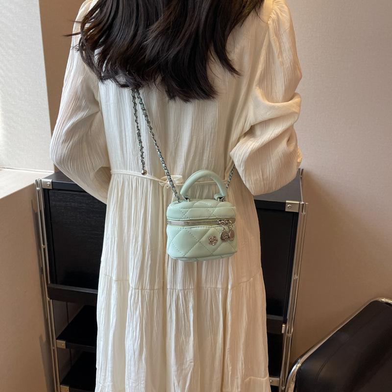 This Year, the Popular Small Bag Women's 2025 New Diamond Chain Temperament Mini Simple Small Fragrant Cross Shoulder Bag