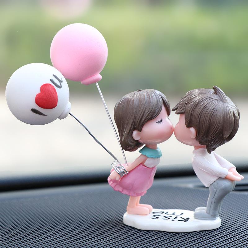 Cute Kissing Couple Dolls: Electric Car Interior Ornaments