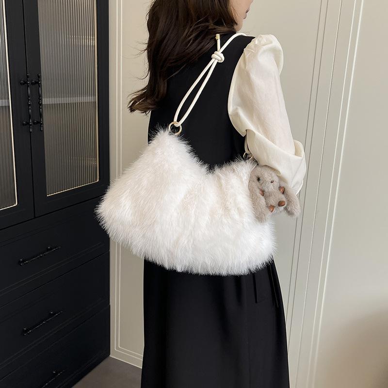 Plush bag women's large capacity 2025 new autumn and winter versatile casual single shoulder underarm bag, fluffy dumpling bag