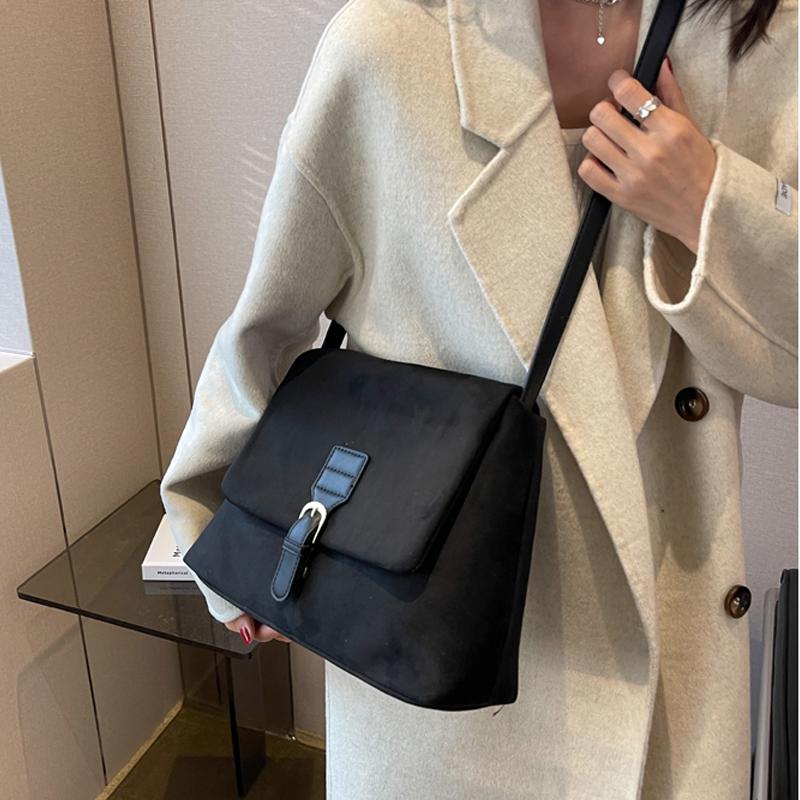 Velvet Postman Bag Women's Fashion New High Capacity Commuter Bag Simple and Versatile Solid Color Suede One Shoulder Crossbody
