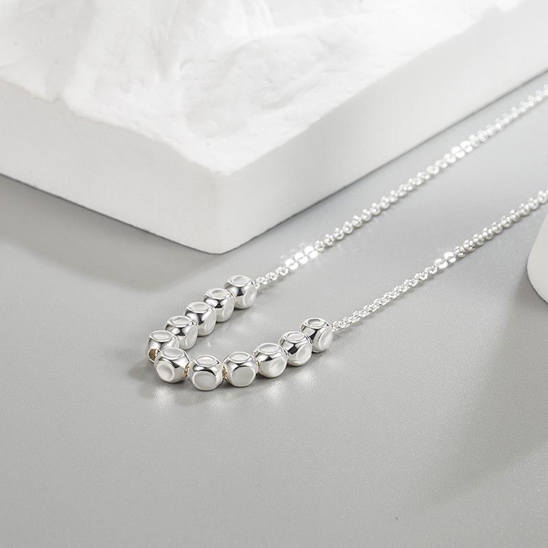Trendy Women's Light Luxury Broken Silver Clavicle Necklace - High-End, Simple Design 2022