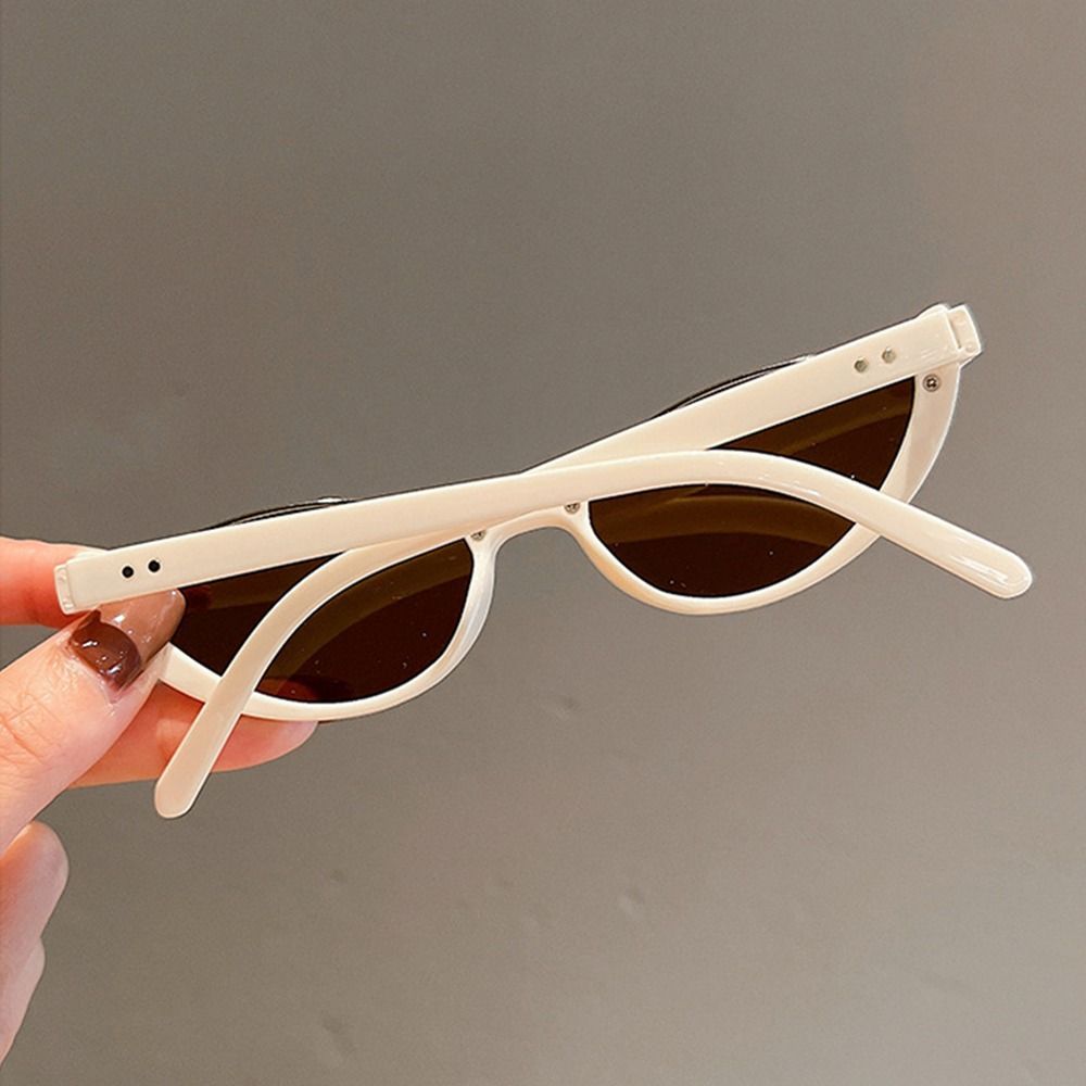 Vintage Små Cat Eye Solglasögon för Kvinnor Trendiga Halvbåge Solglasögon UV400 Mode Solglasögon Glasögon Sommar Anti UV Solglasögon