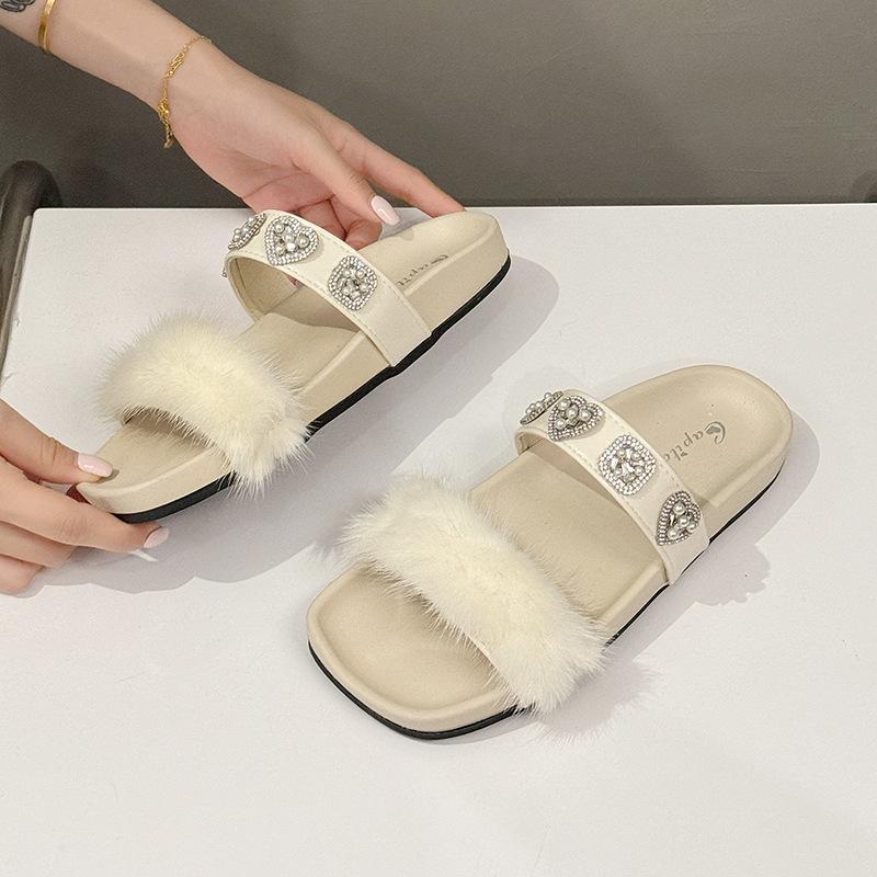 Popular Mao Mao rhinestone cool slippers women's 2025 summer new outer wear skirt casual versatile flat bottom cool slippers