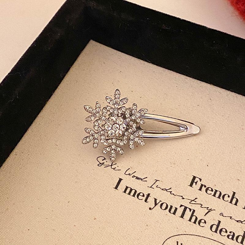 

High-End Snowflake Rhinestone Hair Clip - Women s Autumn/Winter Accessory for Bangs and Forehead Standard Size
