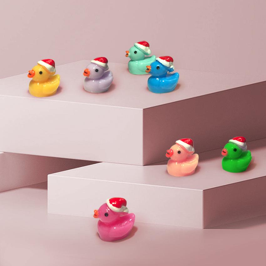 Vivid Luminous Duckling Pendant: Creative Micro-Landscape Ornament in Resin