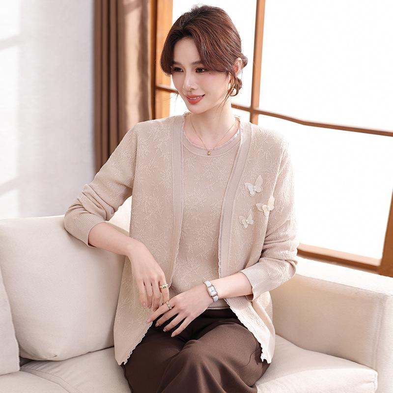 

Elegant Spring Embroidered Knit Two-Piece Set for Middle-Aged and Elderly Women 2XL (120-135 lbs)