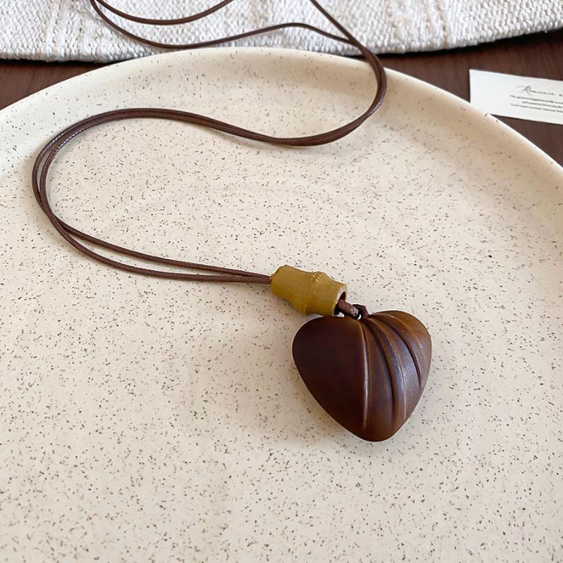 Vintage resin oval square love pendant necklace ethnic style collarbone chain niche design sweater chain women