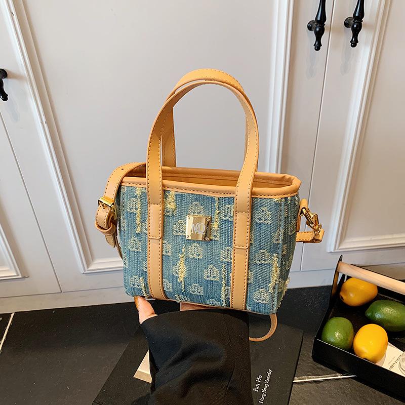 

Модная контрастная сумка 2025 лето новая джинсовая сумка женская нишевый дизайн сумка-ведро кроссбоди