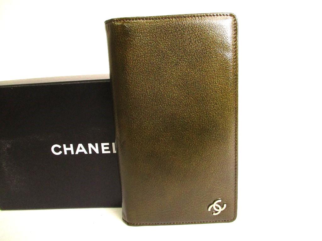 

Автентичний довгий гаманець із лакованою шкірою CHANEL CC з логотипом CC №a052, відремонтований