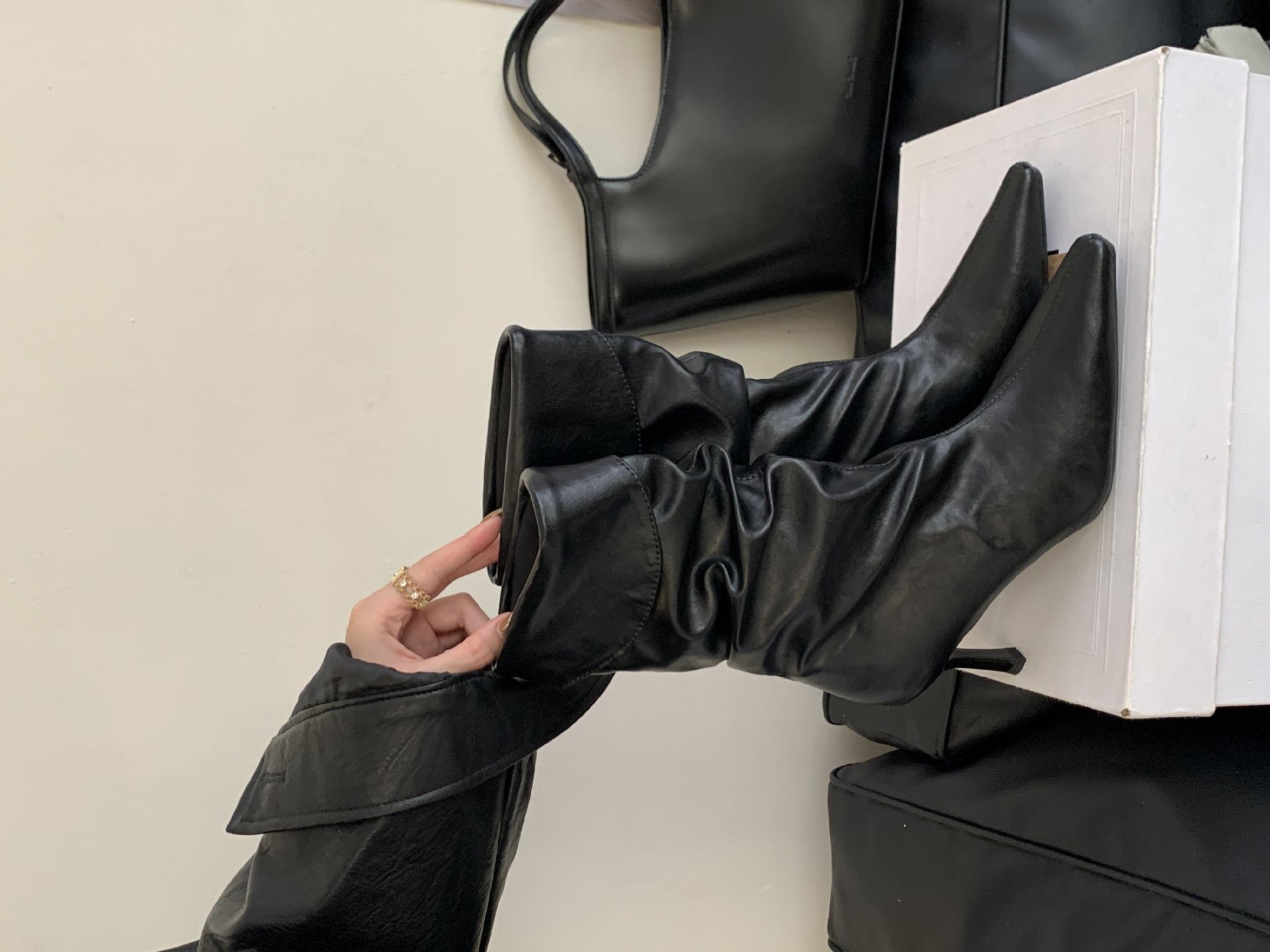 

2025 autumn and winter new fashion retro short boots Korean version stiletto sleeve short boots pleated Martin boots 35