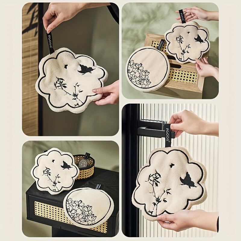 1pc Chinese Style Hand Towel Kitchen Bathroom Lantern-shaped Soft Absorbent Towel Wall Hanging Handkerchief Round Towel