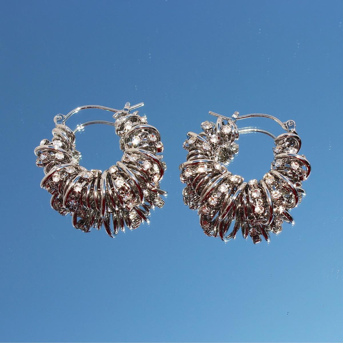 

Серьги-пружинки в форме преувеличенной линии, обернутые цветными бриллиантовыми серьгами, серьги-бижутерия 239