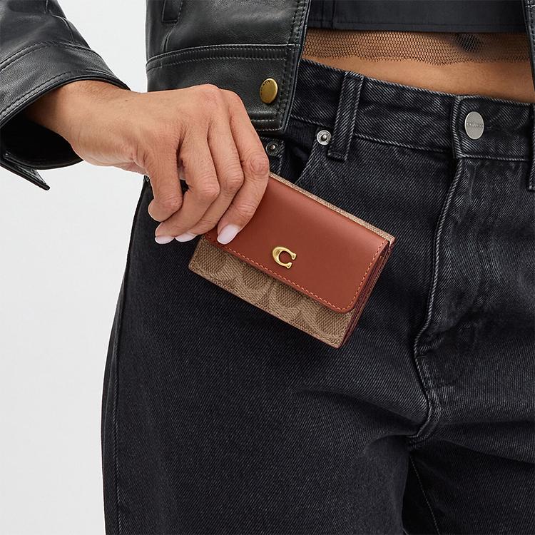 

New COACH Essential Calfskin Wallet Mini Women s Caramel CM438-B4XHG 26.7*19.1*6.4CM