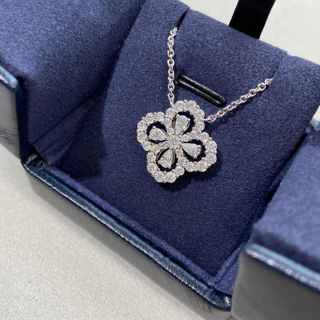 Four-Leaf Clover Diamond-Inlaid Necklace for Women - Electroplated Pendant Necklace, Anti-Fade Color-Lasting Fashion Accessory