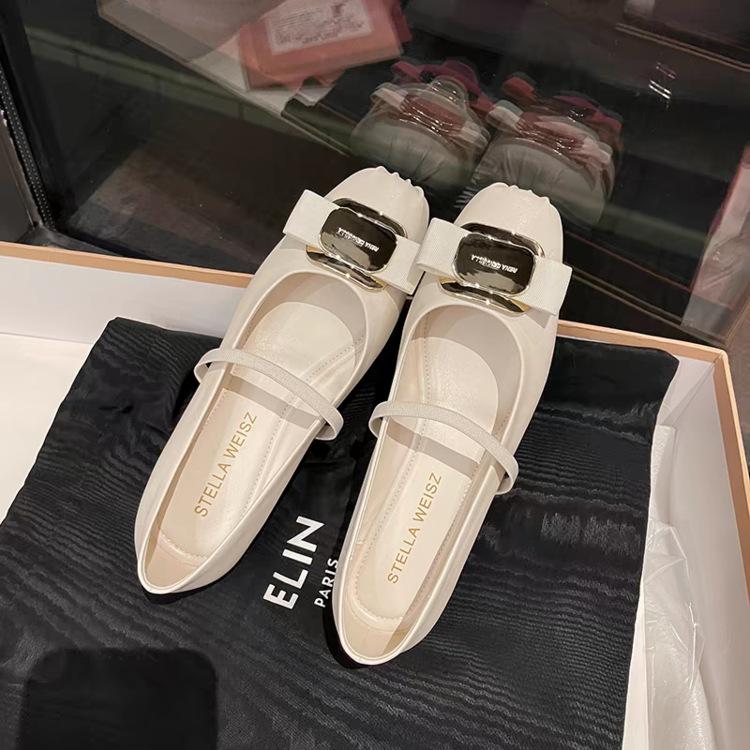 

Южный серебристый квадратный головной убор с легким ртом модные одинарные туфли женские 2024 новое ретро слово с Мэри Джейн поздний вечер модные туфли прилив 40