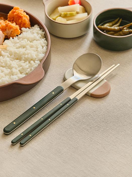 Odense Legot Cutlery (choose one Korean or Western cutlery) 1 person in a suit