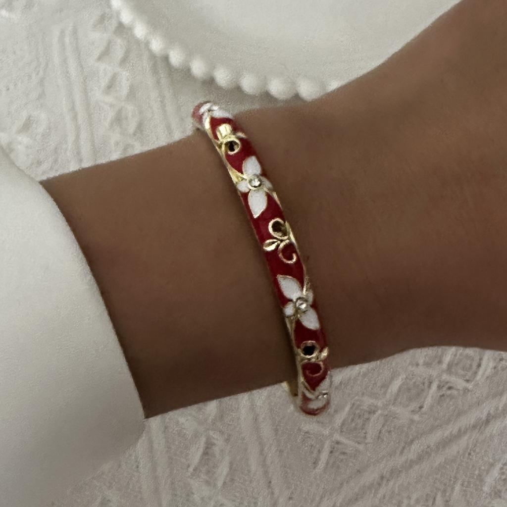 Romantic Enamel Flower Bracelet for Women Gold Color Vintage Dripping Oil Red Floral Hand Cuff Bangle Lady Party Travel Jewelry