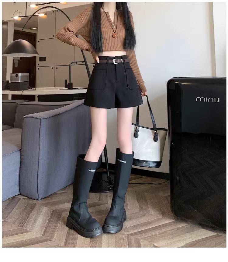 2024 Autumn/Winter High-Waisted Tweed Wide-Leg Shorts: Stylish, Slimming A-line Boot Shorts for Women.