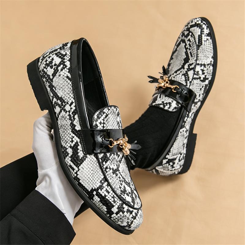 New Snake Skin Pattern Patte Loafers for Men's Pointed Tassels Shoes Male Designer Formal Wedding Dress Homecoming Footwear
