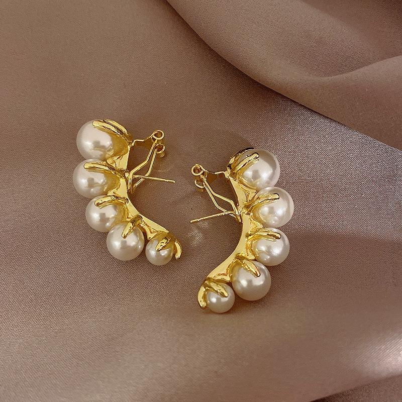 Meier Pearl earrings - influencer-approved, unique & chic studs - minimalist, trendy & edgy jewelry
