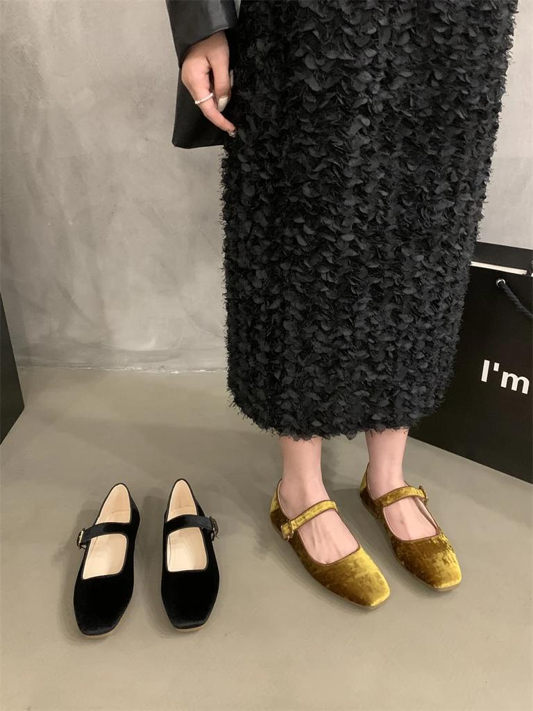 Fashion IPPEUM Velvet Ballet Flats For Women Buckle Round Toe Flat 2025 New Fashion Mary Janes Shoes