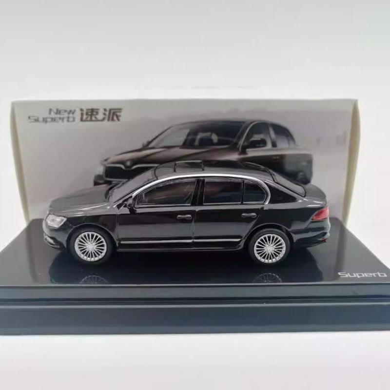 cycr3 Diecast Alloy 1/64 Skoda New Superb 30th Anniversary Edition Set Gift Box Dark Brown Car Model For Collection& Display & Gift
