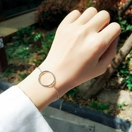 

2022 Stylish Alloy Silver Bracelet with Round Beads, Antler, and Star Design