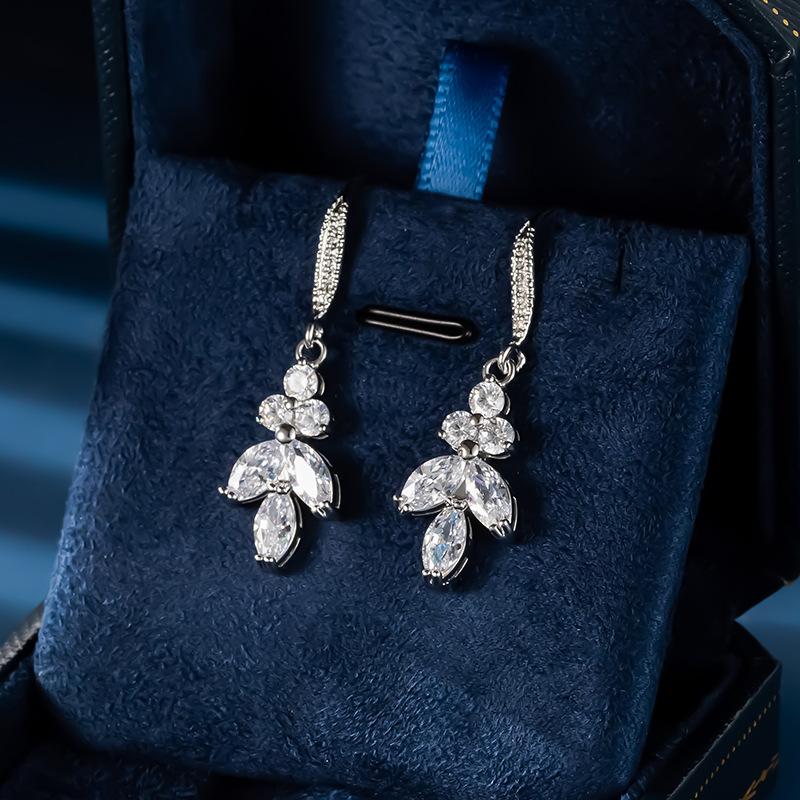 

Fashion Small Fresh Ear Hook Copper Inlaid Zircon Women s Earrings High-end Elegant Temperament Stud Earrings Versatile Jewelry